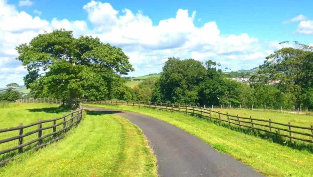 Romantic Rural Break In Countryside Castle Grounds Private Retreat Wizards Rest Bishops Tawton Exterior photo